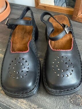 Rare Naot Matai Black Leather Mary Jane Slingback Comfort Clogs EU 37 EUC